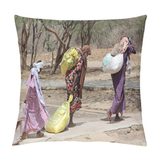 Personality  African Women Carrying The Help They Receive To Their Homes Pillow Covers