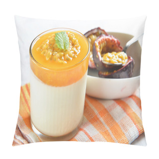Personality  Panna Cotta With Passion Fruit Pillow Covers
