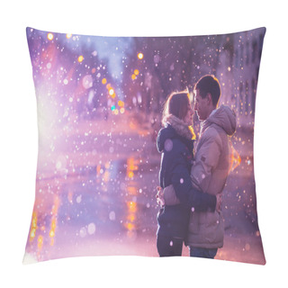 Personality  Snow Lovers Kiss City Pillow Covers