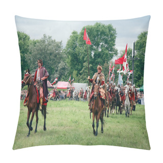 Personality  Winged Hussars On Horses - Battle Of Klushino Pillow Covers