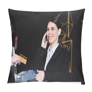 Personality  Happy Receptionist Smiling And Talking On Smartphone Near Guest With Credit Card  Pillow Covers