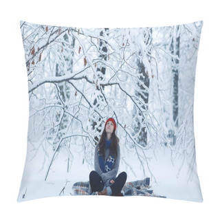 Personality  Pretty Adult Girl In A Sweater Pillow Covers