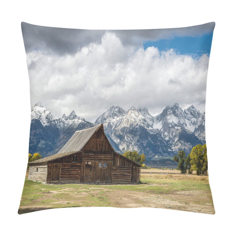 Personality  Rustic Wooden Cottage View pillow covers