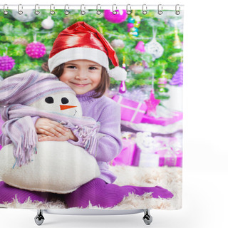 Personality  Little Girl On Christmas Celebration Shower Curtains