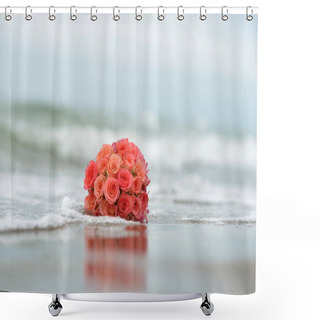 Personality  Bouquet Of Crimson Roses Shower Curtains