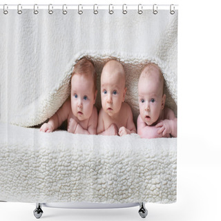 Personality  Cute Babies On Light Background Shower Curtains