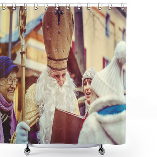 Personality  St Nikolaus Meeting A Child On The Christmas Market Shower Curtains