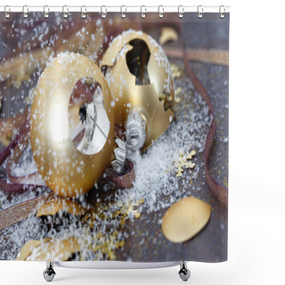 Personality  Broken Christmas Balls Shower Curtains