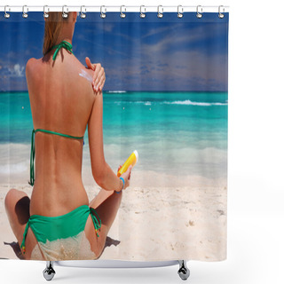 Personality  Taking Sunbath Shower Curtains