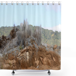 Personality  Air Hill Blast 4 Shower Curtains