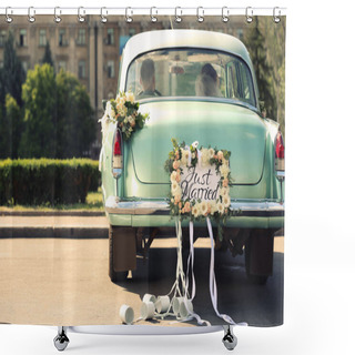 Personality  Wedding Couple In Car Decorated With Plate JUST MARRIED And Cans Outdoors Shower Curtains