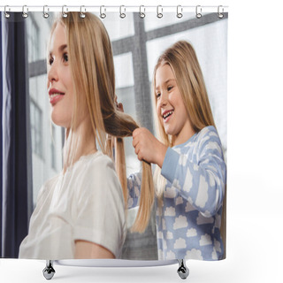 Personality  Daughter Plaiting Braid Of Mother Shower Curtains