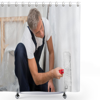 Personality  Painter Painting Wall With Roller Shower Curtains