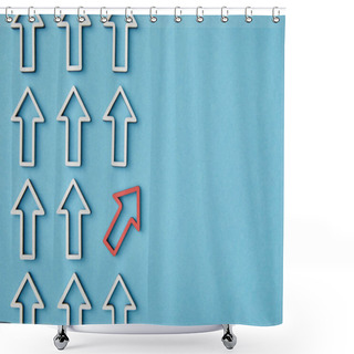 Personality  Top View Of Vertical Rows With White Arrows And Red Pointer On Blue Background Shower Curtains