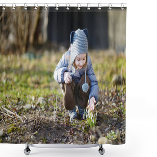 Personality  Little Toddler Girl Touching Snowdrops Shower Curtains