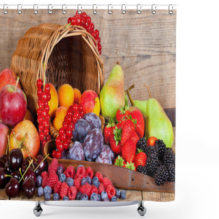 Personality  A Fresh Fruit Basket With European Fruits In Summer Shower Curtains