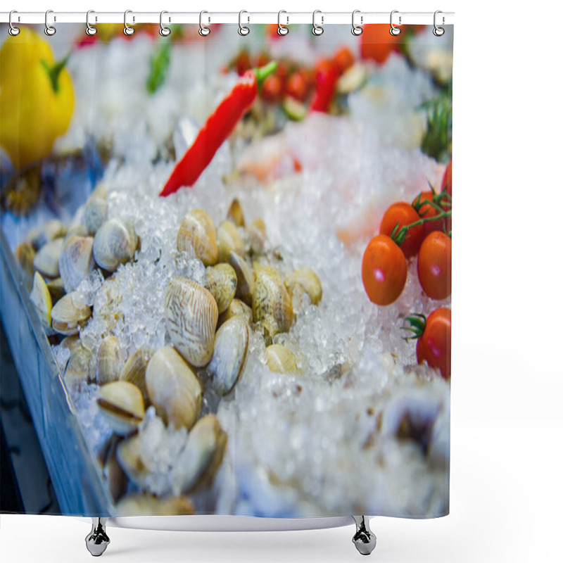 Personality  Fresh Seafood Displayed On Ice Shower Curtains