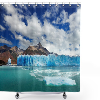 Personality  Perito Moreno Glacier Shower Curtains