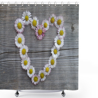 Personality  Daisies Shower Curtains