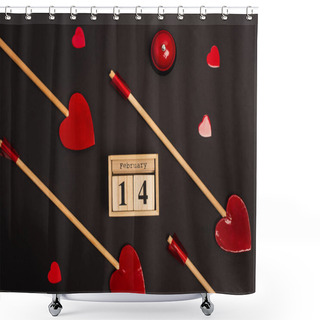Personality  Top View Of Wooden Calendar With 14 February Lettering Near Red Heart-shaped Lollipops On Black Shower Curtains