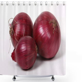 Personality  Red Onions On The White Background. Shower Curtains