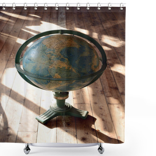 Personality  Antique World Globe Shower Curtains
