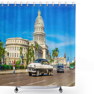 Personality  Old Classic American Car Shower Curtains