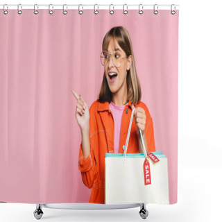 Personality  Young Woman Pointing With Finger While Holding Shopping Bags With Sale Lettering On Pink Background Shower Curtains