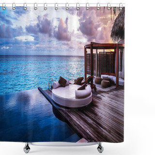 Personality  Luxury Beach Resort Shower Curtains