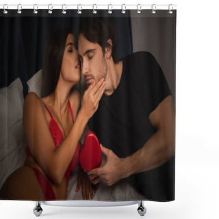 Personality  Sexy Woman In Red Bra Kissing Man Holding Heart-shaped Gift Box Shower Curtains