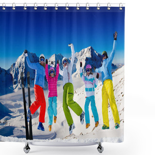 Personality  Ski, Snow And Winter Fun - Happy Family Ski Team Shower Curtains