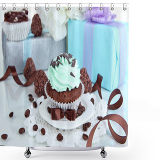 Personality  Tasty Cupcake With Gifts Close Up Shower Curtains