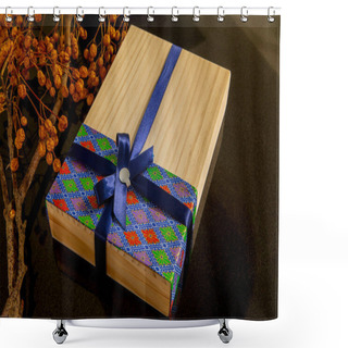 Personality  Chinese Festival, Family Reunion Through The Mid-Autumn Festival, Tied With A Ribbon Gift Box Shower Curtains