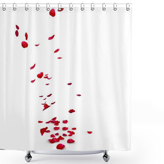 Personality  Red Rose Petals Are Flying To The Floor Shower Curtains