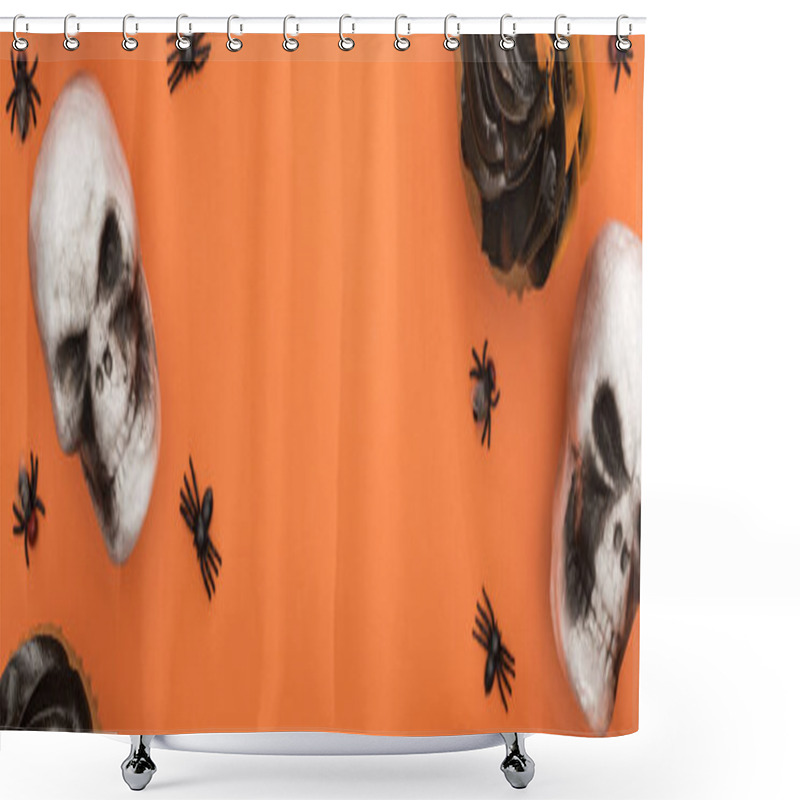 Personality  top view of cupcakes, decorative skulls and spiders on orange background with copy space, panoramic shot shower curtains