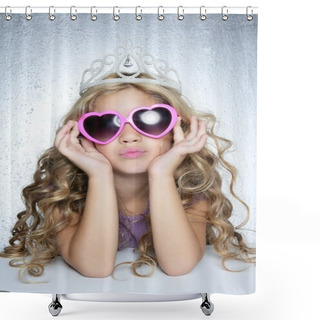 Personality  Fashion Victim Little Princess Girl Portrait Shower Curtains