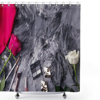 Personality  Stylish Cosmetic Set With Pink And White Roses On Dynamic Abstract Painting. Shower Curtains