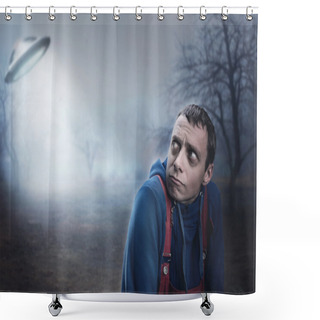 Personality  Guy Scared By UFO Shower Curtains
