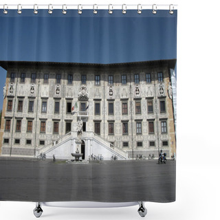 Personality  Pisa Shower Curtains