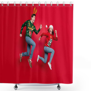 Personality  Full Body Photo Of Amazed Jumping Couple Excited By X-mas Prices Hurry Shopping Wear Ugly Ornament Jumpers Isolated Red Color Background Shower Curtains