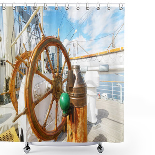 Personality  Beautiful Wooden Steering Wheel  Shower Curtains
