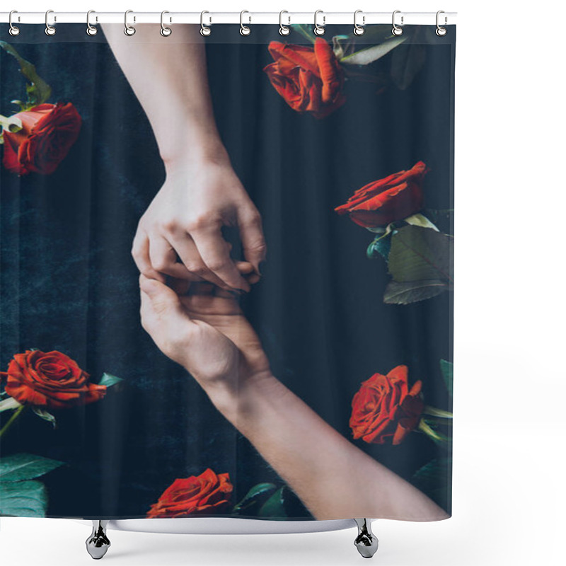 Personality  cropped shot of couple holding hands above black fabric with red roses shower curtains