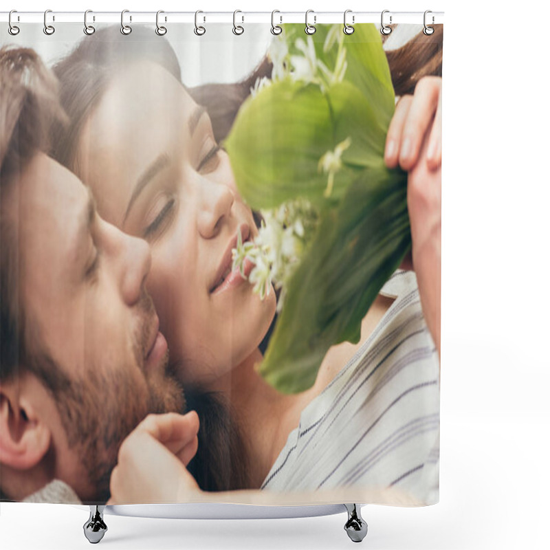 Personality  Young Couple Holding Bouquet Of Flowers Shower Curtains