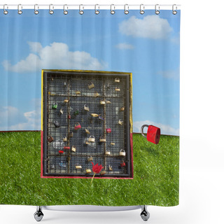 Personality  Bound Horizon With Romantic Padlock Shower Curtains