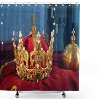 Personality  King Crown Shower Curtains