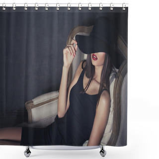 Personality  Elegant Sexy Lady With Red Lips Wearing Hat Shower Curtains
