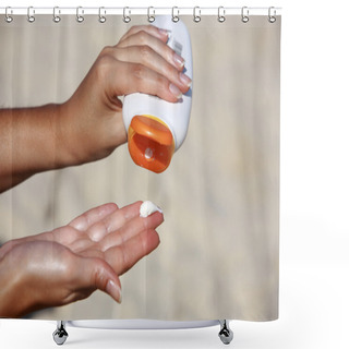 Personality  Sunscreen Shower Curtains