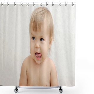 Personality  Cheerful Baby Sticking Tongue Shower Curtains