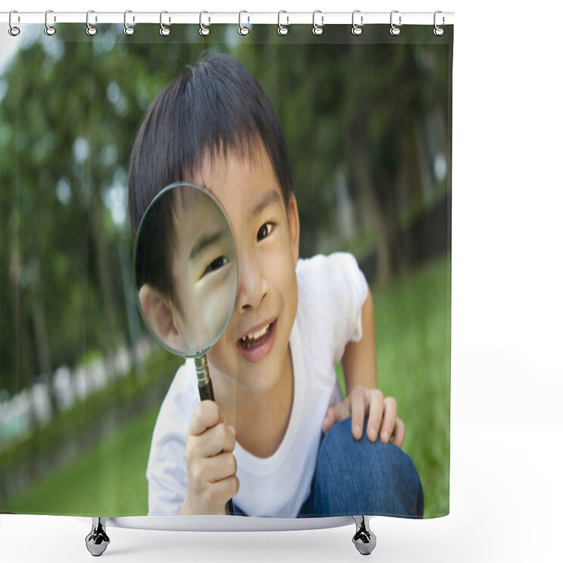 Personality  Happy Kid With Magnifying Glass Shower Curtains