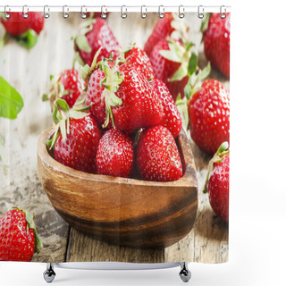Personality  Fresh Ripe Strawberries Shower Curtains